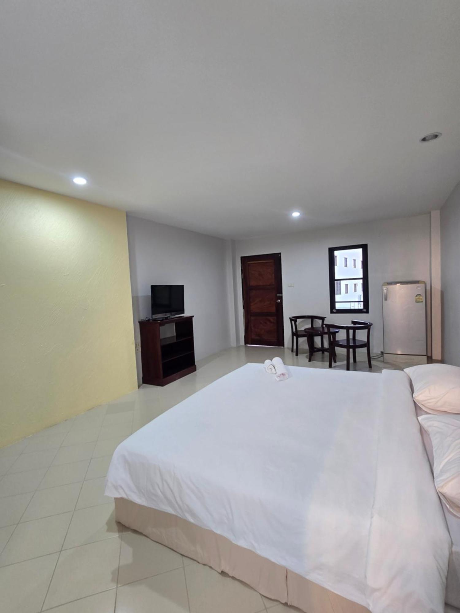 Middle Tree House Hotel