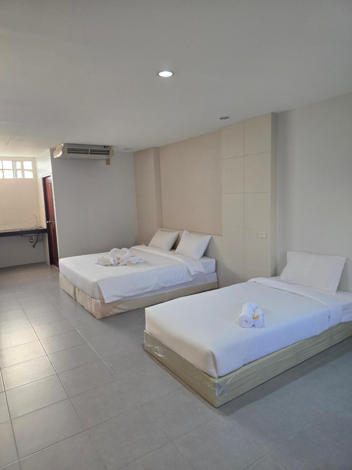 Middle Tree House Hotel Pattaya