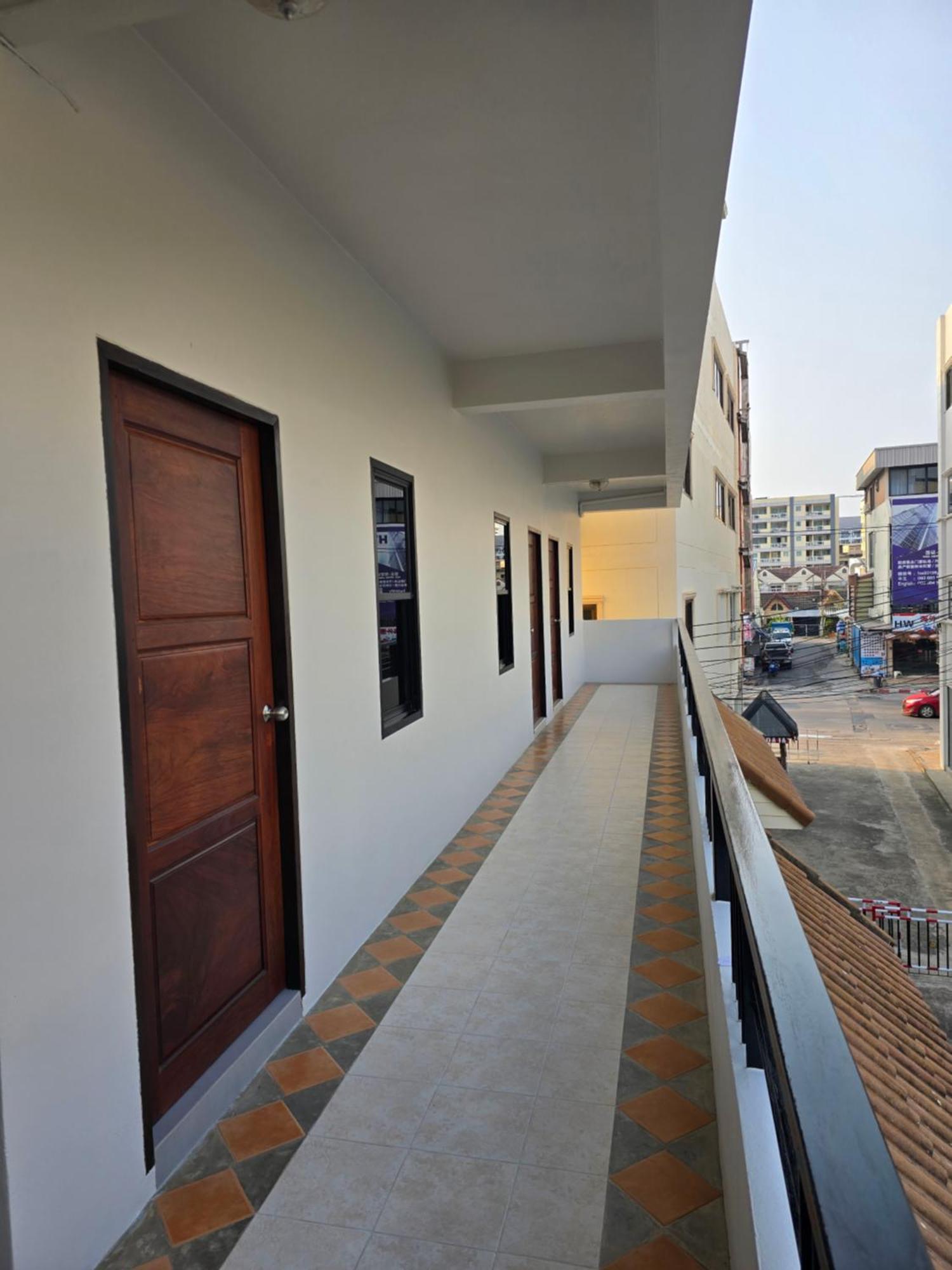 Middle Tree House Hotel 3*